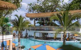 Hotel Arkbar Beach Club  3*